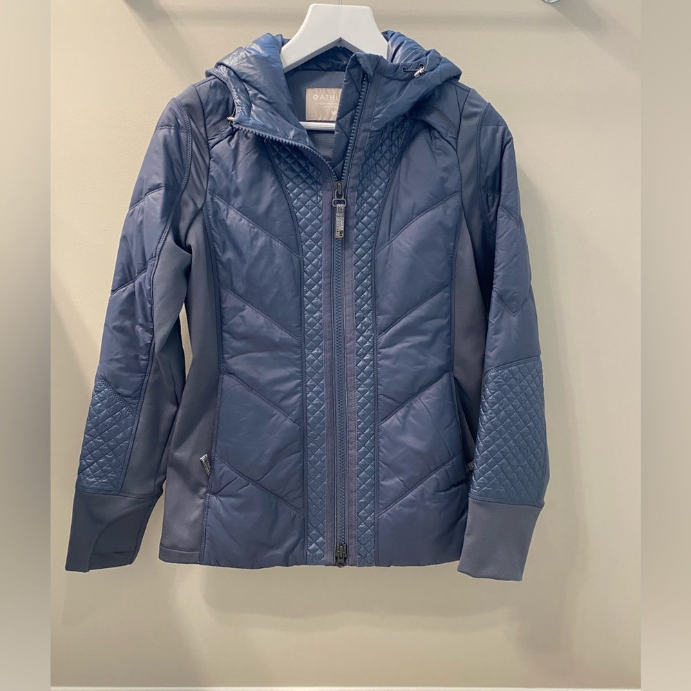 NWOT Athleta blue quilted puffer jacket. Size M